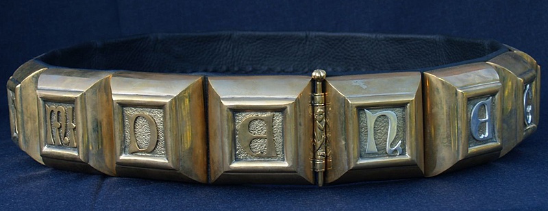 B14 Knight's belt